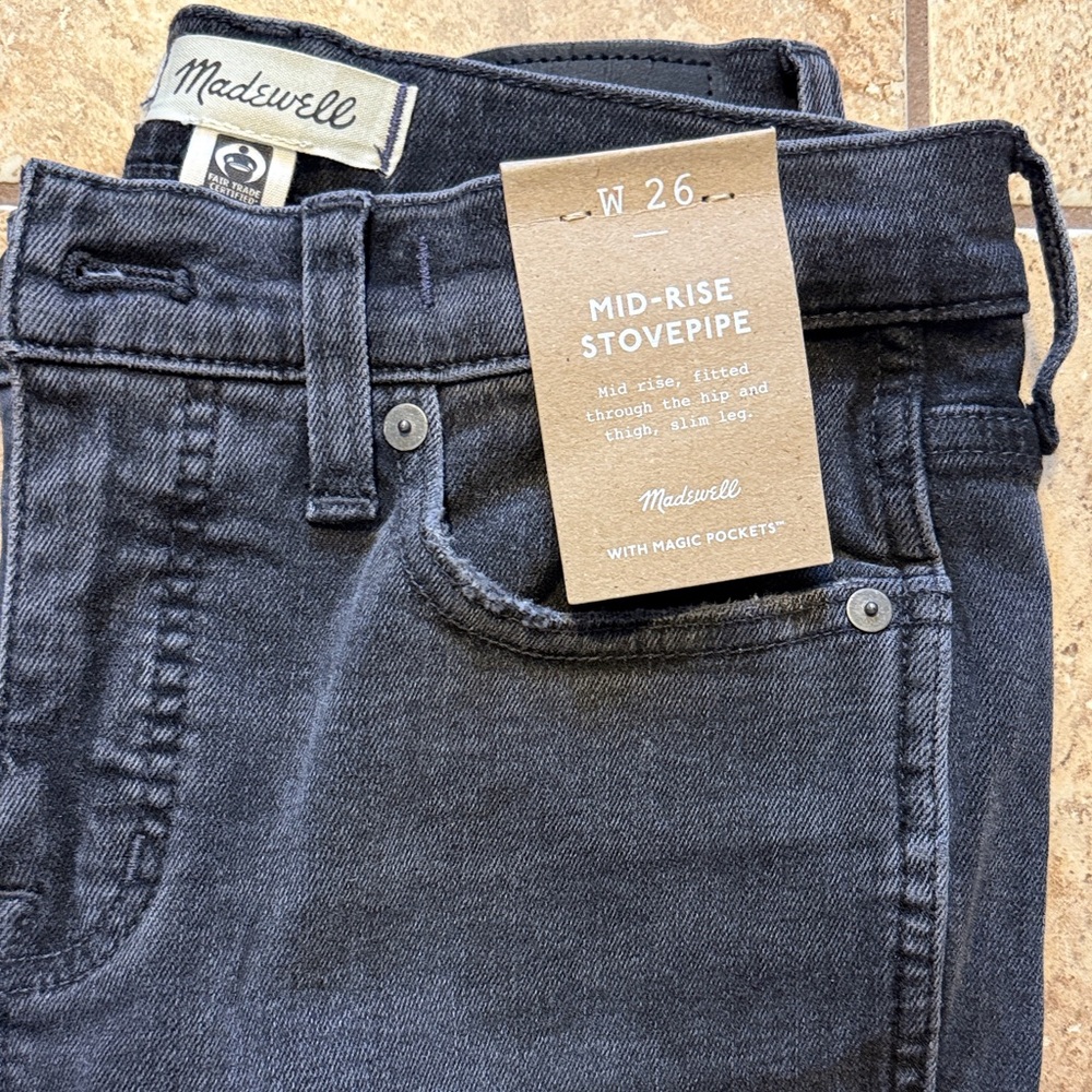 Madewell Women’s Mid-rise stovepipe.
